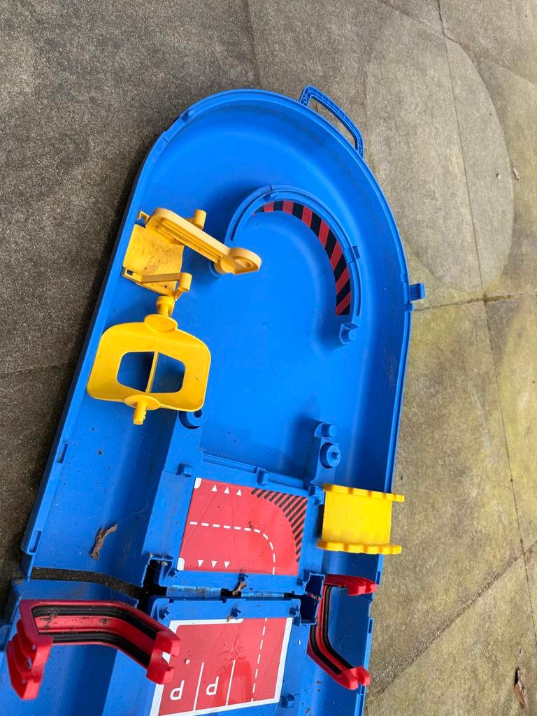 Blauwe speelbaan waterbaan met kranen en parkeerplaats, Ophalen, Gebruikt, Jongen of Meisje