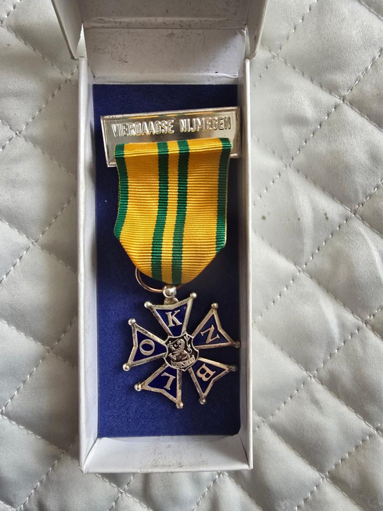 Medaille nijmegse vierdaagse, Ophalen of Verzenden, Landmacht, Nederland, Lintje, Medaille of Wings