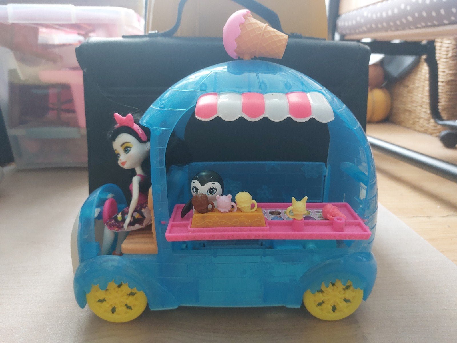 Enchantimals ijscokar pinguïn, Ophalen of Verzenden, Zo goed als nieuw, Poppenhuis