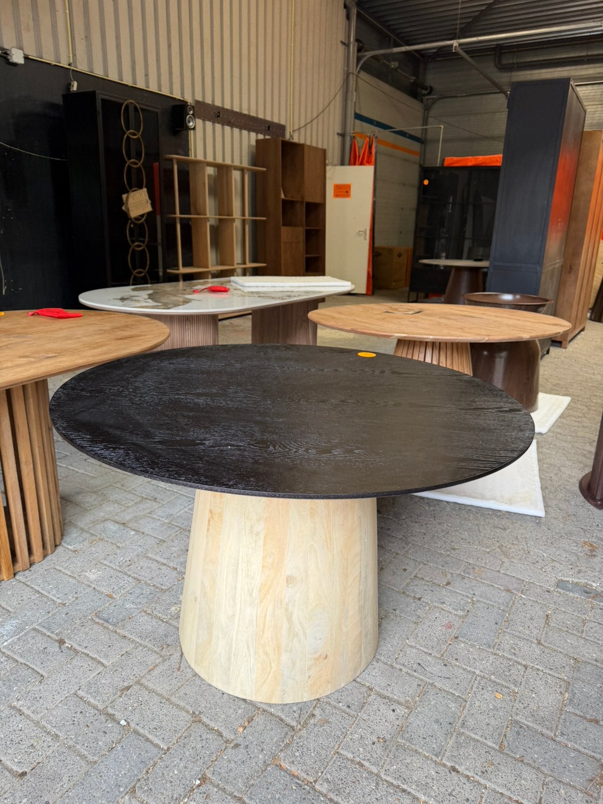 Eettafel rond acaciahout zwart 120x120x76 cm
