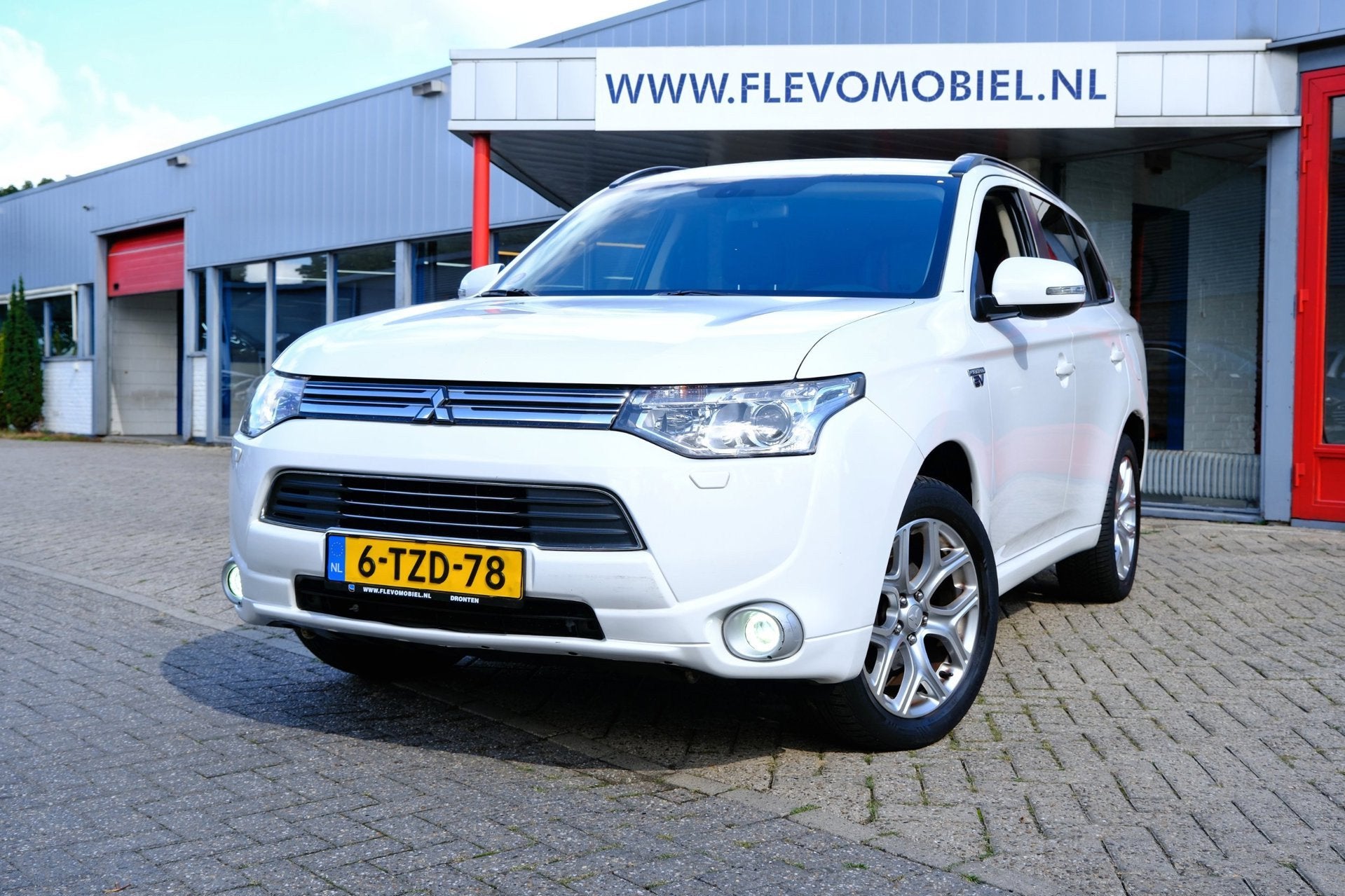 Mitsubishi Outlander 2.0 PHEV Executive Edition Aut. Xenon|N, 4 cilinders, Leder en Stof, Wit, Vierwielaandrijving