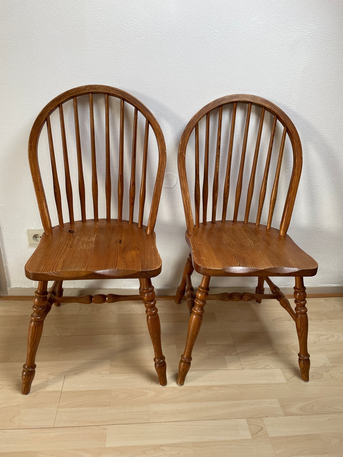 Set van 2 massief houten Windsor stoelen, Ophalen