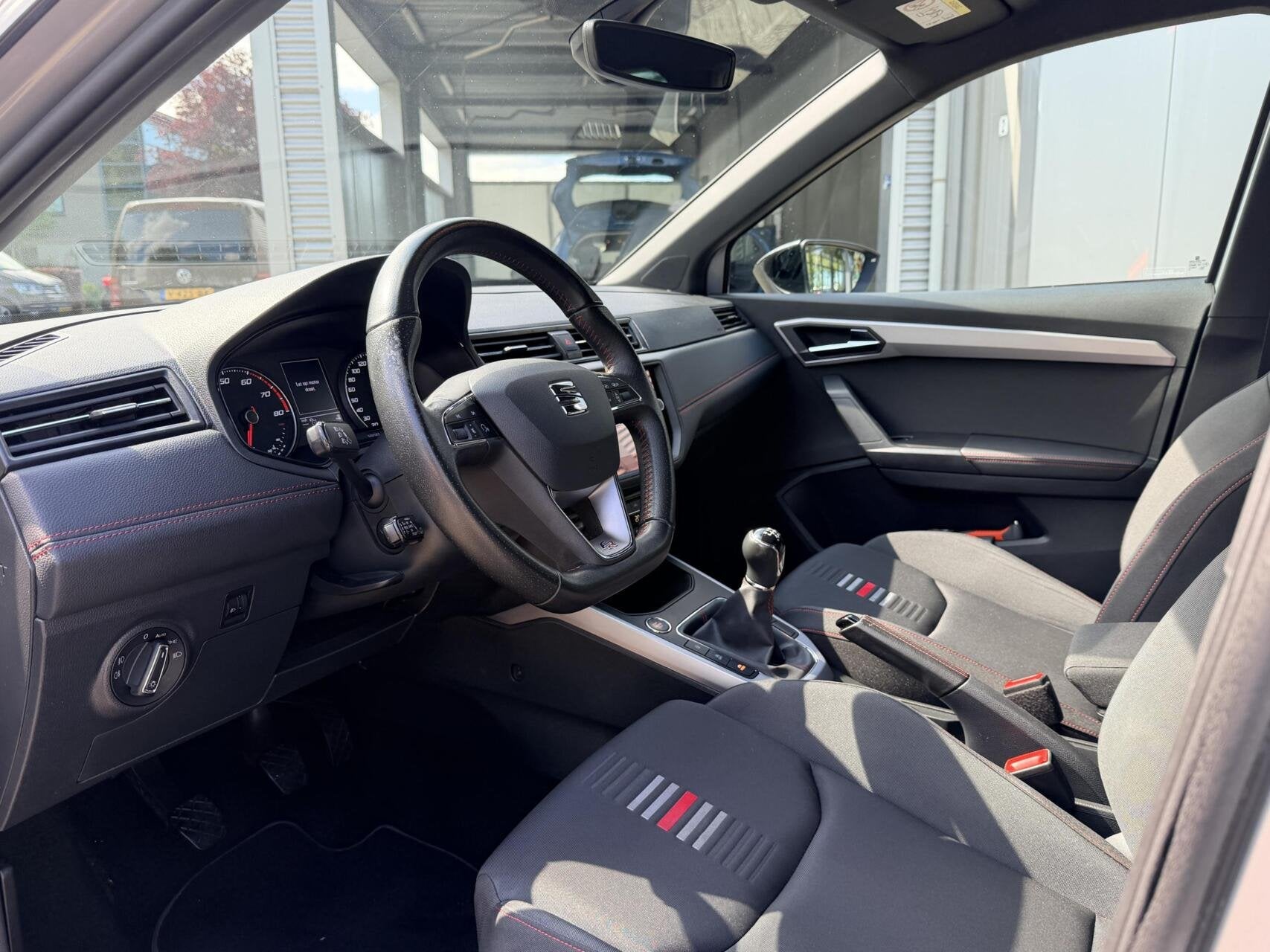 Seat Arona 1.5 TSI EVO FR Business Intense Plus | Stoelverwa, Auto's, Voorwielaandrijving, Stof, 4 cilinders, 150 pk