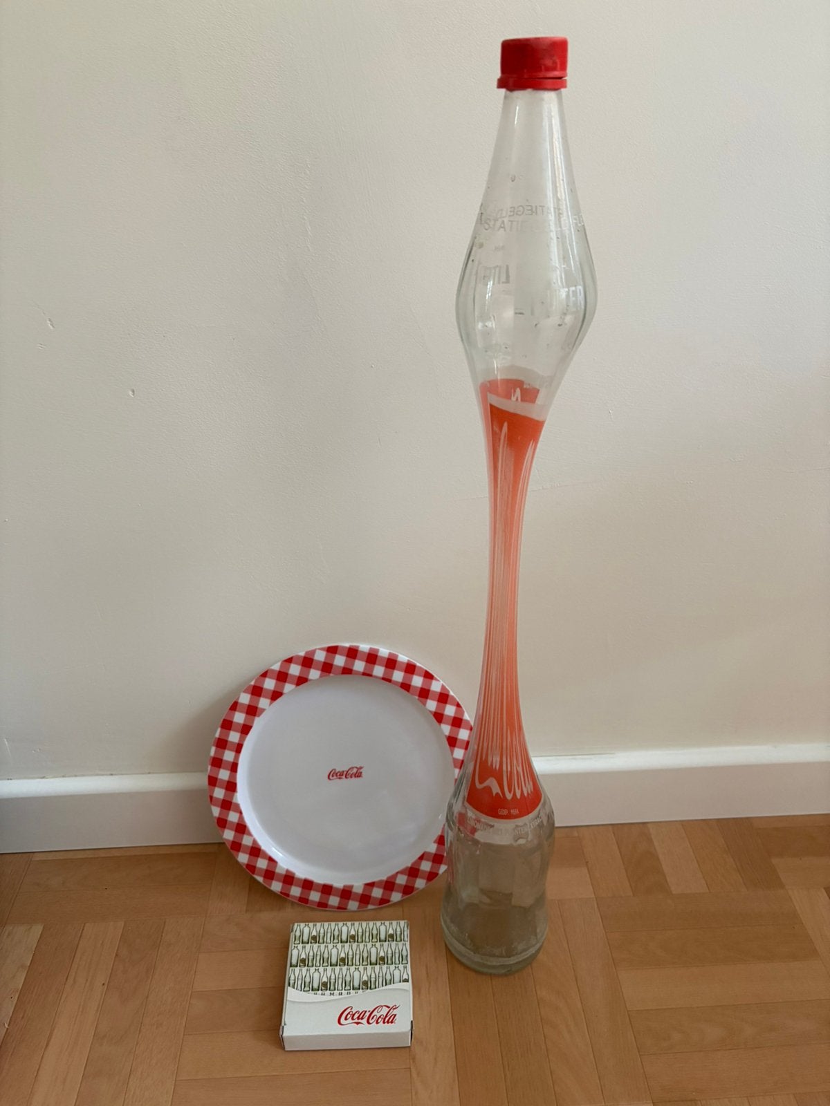 Coca cola plastic bord, onderzetters, bewerkte fles, Verzamelen, Ophalen, Zo goed als nieuw