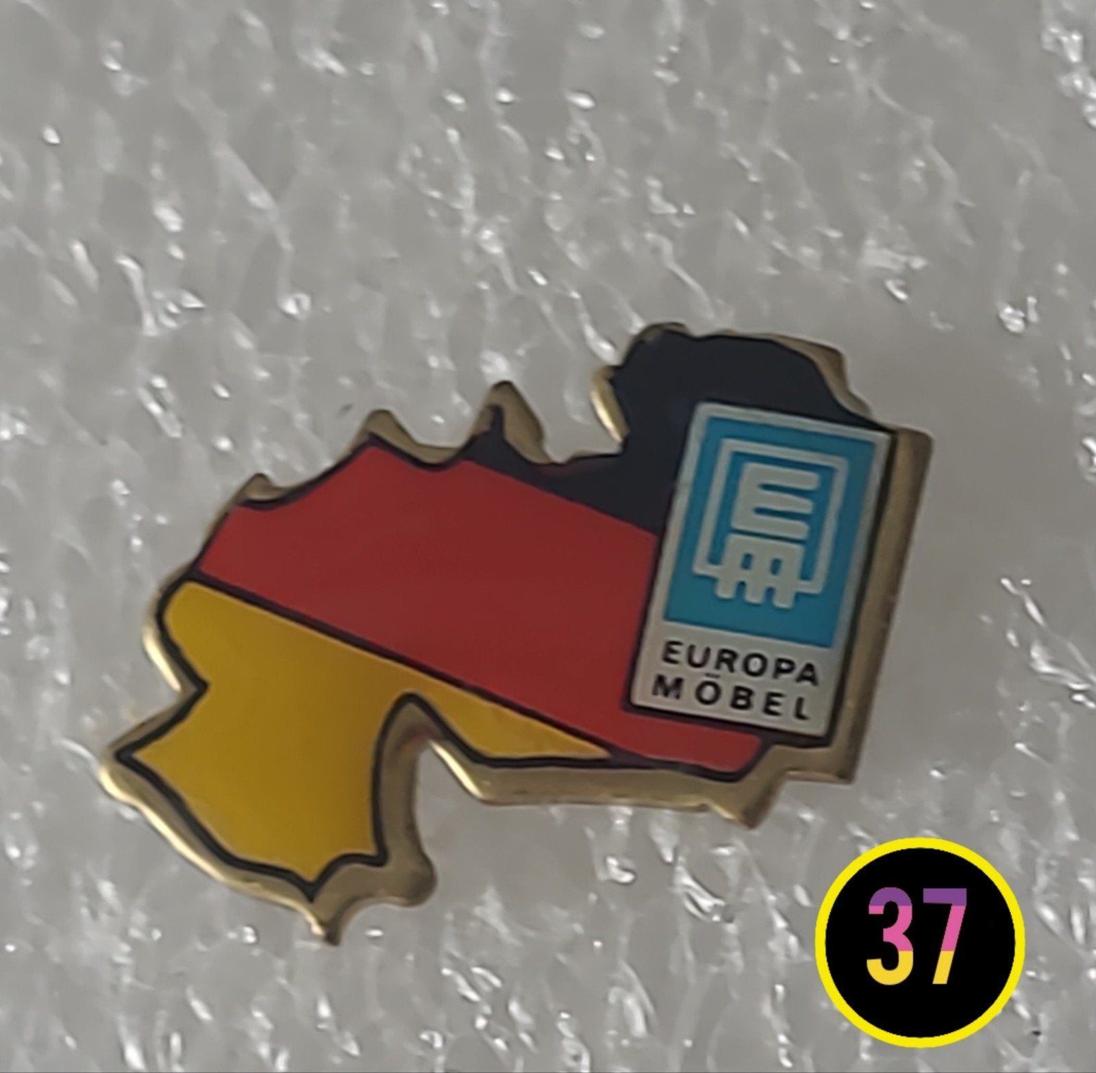 Vintage Pin Duitsland Europa Möbel, Verzamelen, Verzenden