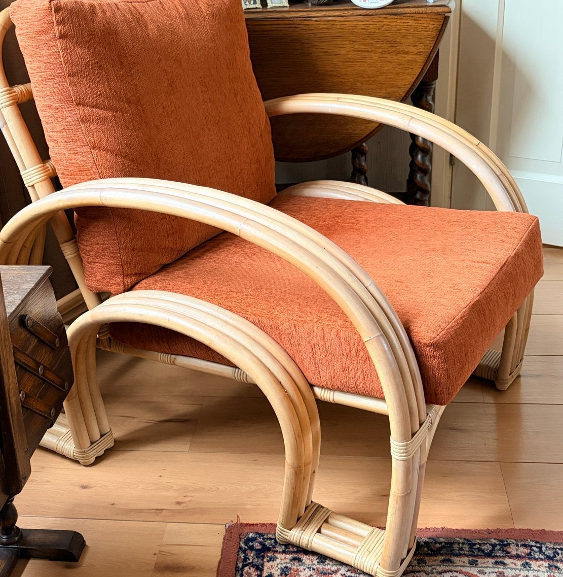 Comfortabele rotan stoel met oranje/bruine kussens, Ophalen, Overige kleuren, Riet of Rotan, Zo goed als nieuw