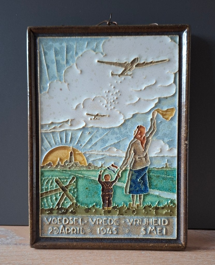 Cloisonné tegel "Voedsel Vrede Vrijheid"  (Delft), Antiek en Kunst, Ophalen of Verzenden