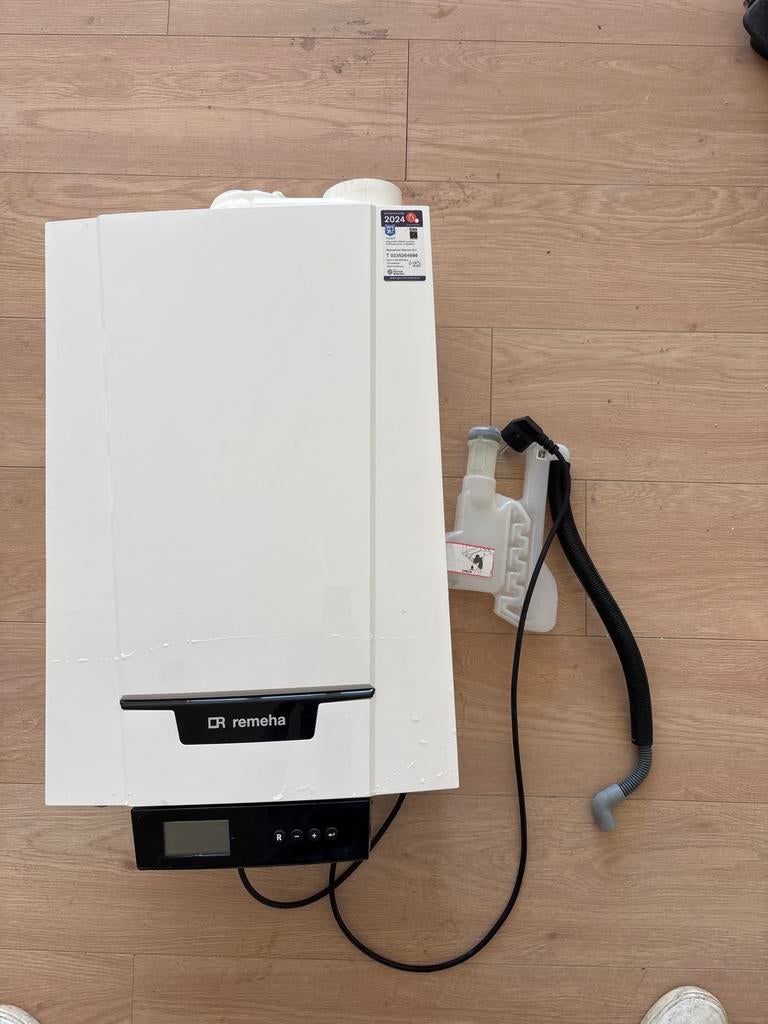 Remeha Tzerra Ace 28C CV-ketel - Zo goed als nieuw, Hoog rendement (Hr), Cv-ketel of Combi-ketel, Minder dan 60 cm, Ophalen of Verzenden