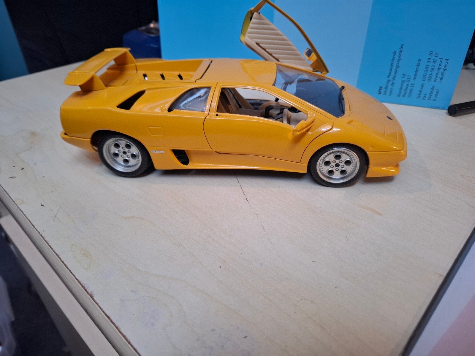 Lamborghini Diablo schaalmodel - Geel burago, Ophalen of Verzenden, Nieuw, Auto, Bburago