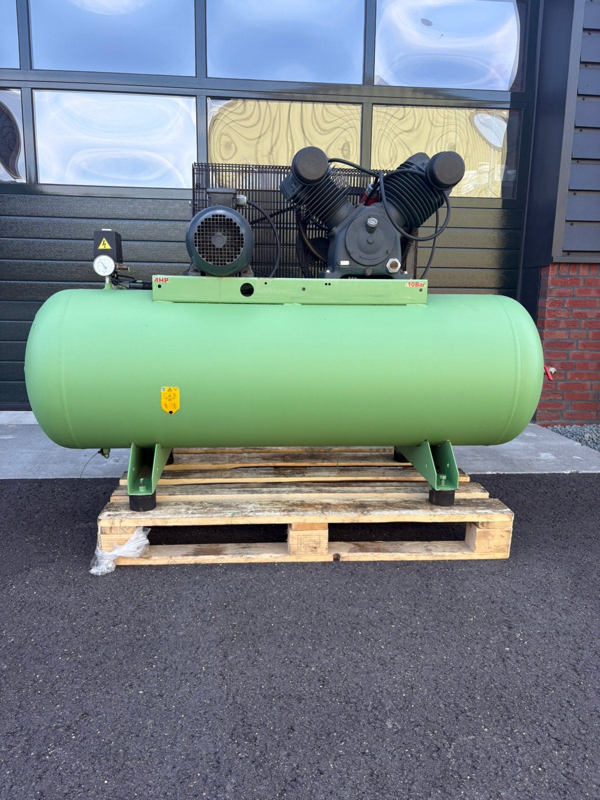 Creemers compressor, Ophalen, Zo goed als nieuw, 200 tot 400 liter/min, Geluidgedempt