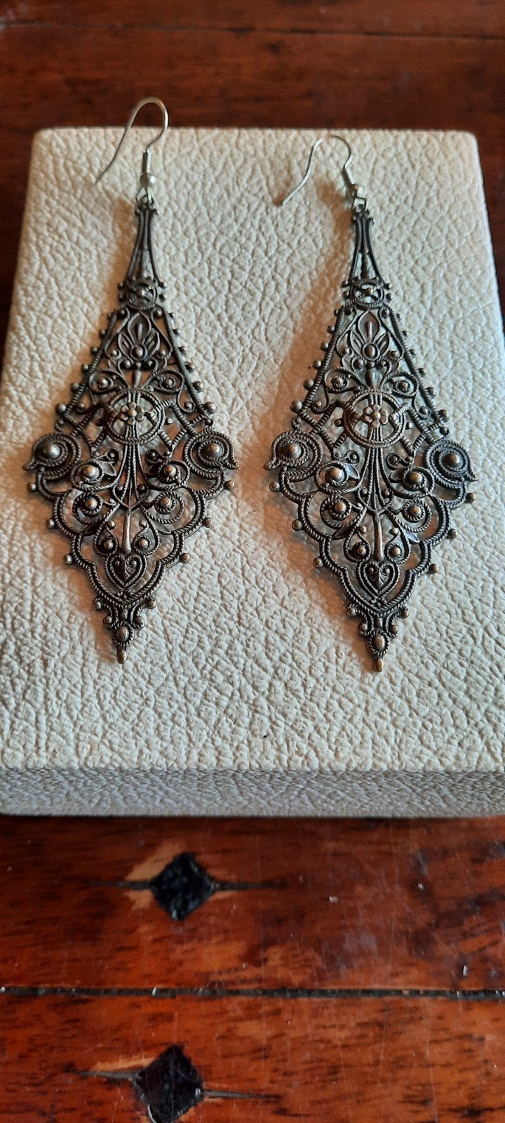 Antieke oorbellen  met filigrain art deco decor., Sieraden, Tassen en Uiterlijk, Oorbellen, Overige materialen, Ophalen of Verzenden