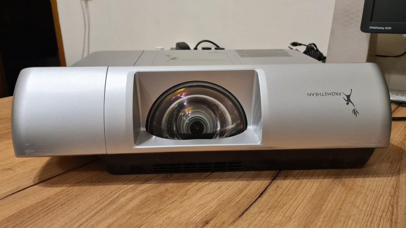 Promethean MXBE Short-Throw Beamer met Afstandsbediening, HD (720), LED, Zo goed als nieuw, Ophalen
