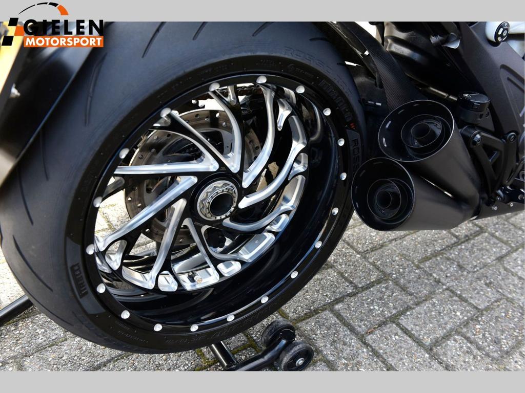 Ducati Diavel Special 2016, 2 cilinders, 390, rue d' Estienne d'Orves 92701 COLOMBES CEDEX, FR, 1198 cc, Motorrijbewijs A
