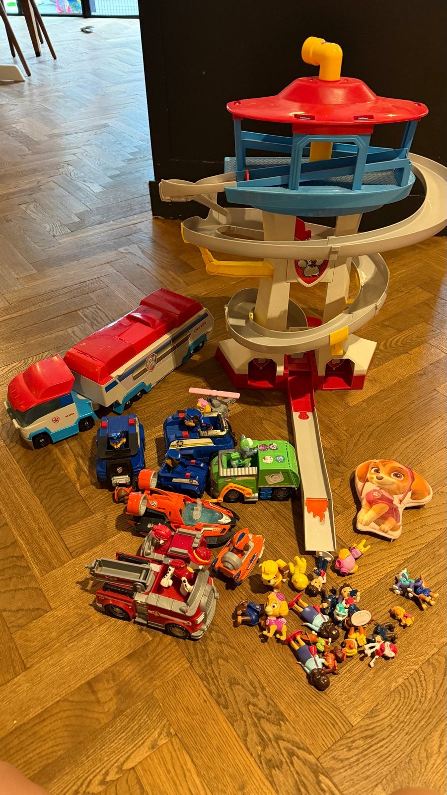 Grote Paw Patrol set: Uitkijktoren, voertuigen en figuren, Ophalen of Verzenden, Gebruikt, Jongen of Meisje