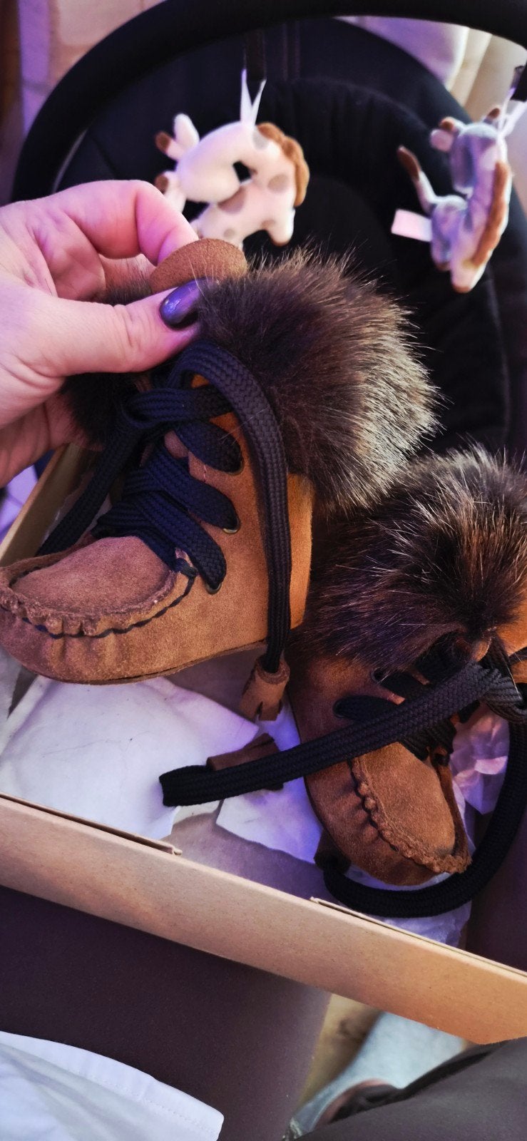 Nieuwe handgemaakte leren babyschoentjes met bont, Kinderen en Baby's, Schoentjes, Jongetje of Meisje, Nieuw, Ophalen of Verzenden