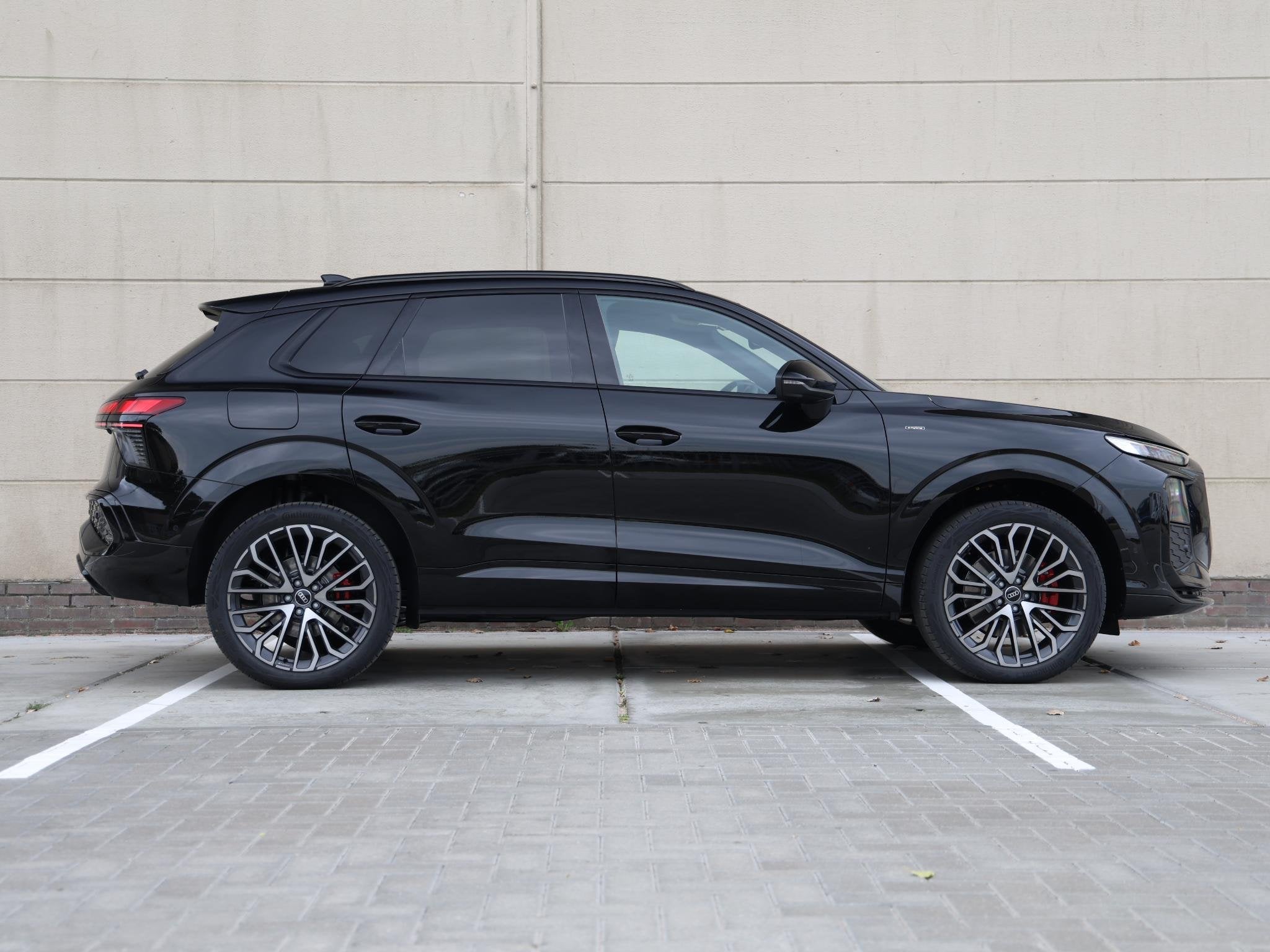 Audi Q3 S edition e-hybrid 272 PK | Optiek zwart | Trekhaak|, Auto's, Audi, 1800 kg, 1498 cc, 4 cilinders, 150 min