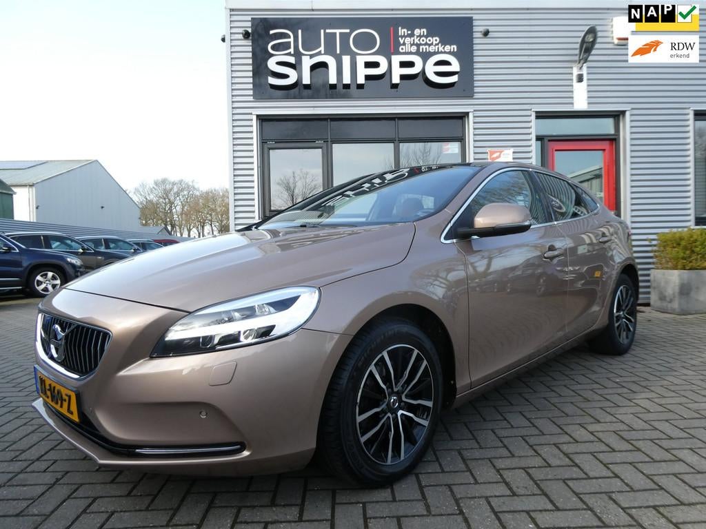 Volvo V40 2.0 T2 Nordic+ INSCRIPTION-PANODAK-DEALERONDERHOUD, Voorwielaandrijving, Gebruikt, Euro 6, 4 cilinders