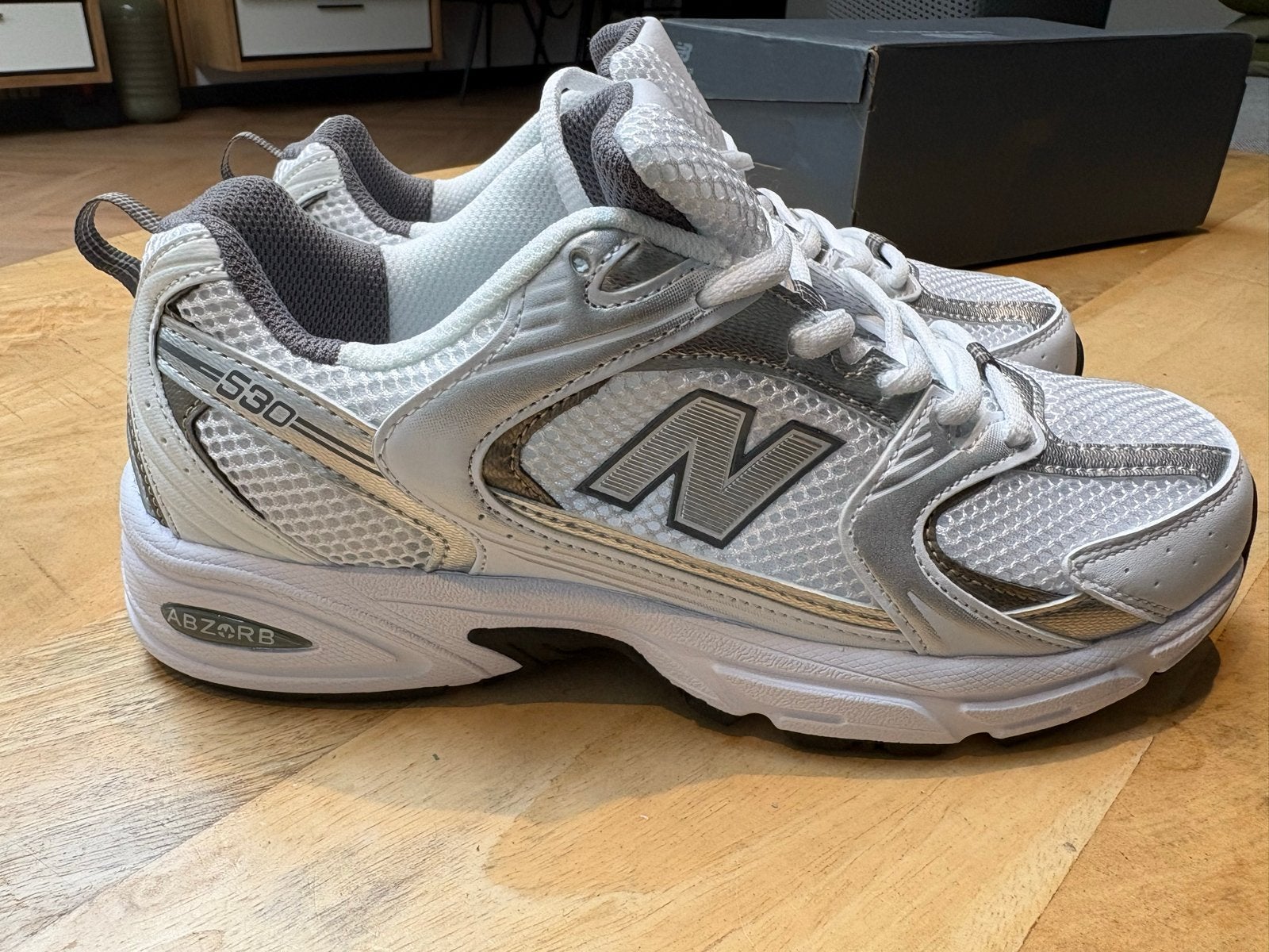 New Balance 530 Sneakers - Wit/Zilver, Kleding | Dames, Ophalen of Verzenden, Nieuw, Wit, Sneakers of Gympen