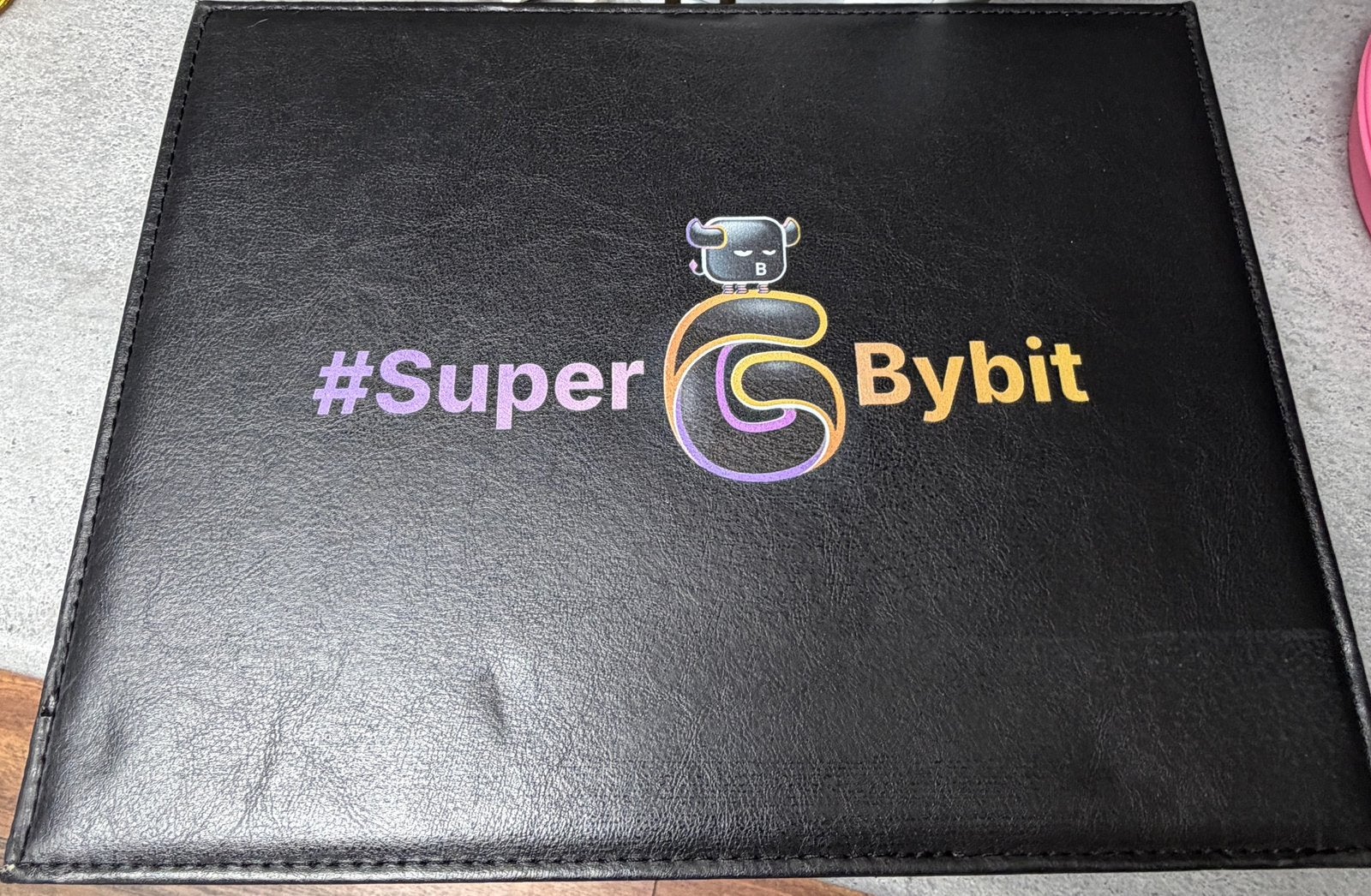 Luxe Bybit Pokerset (200 Fiches) in Koffer – Gloednieuw, Hobby en Vrije tijd, Gezelschapsspellen | Bordspellen, Ophalen of Verzenden