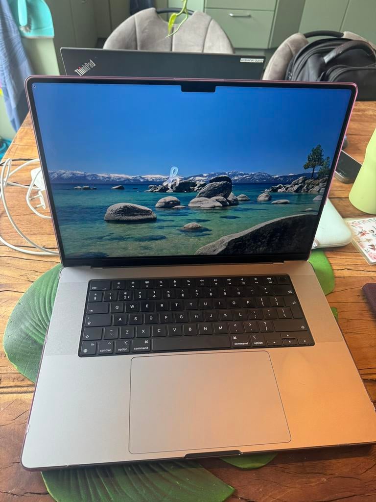 MacBook Pro 16”, Computers en Software, Apple Macbooks, 2 tot 3 Ghz, Qwerty, 512 GB, Zo goed als nieuw