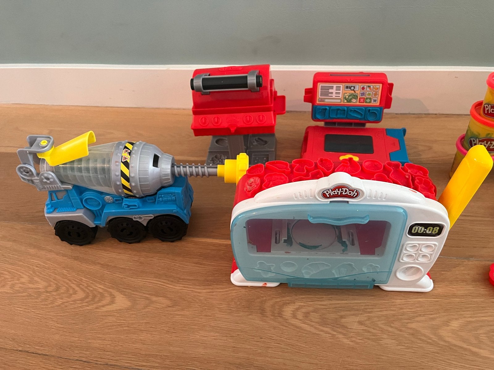 Grote Play-Doh set met oven, cementwagen en accessoires, Ophalen, Gebruikt, Knutselen, Met licht