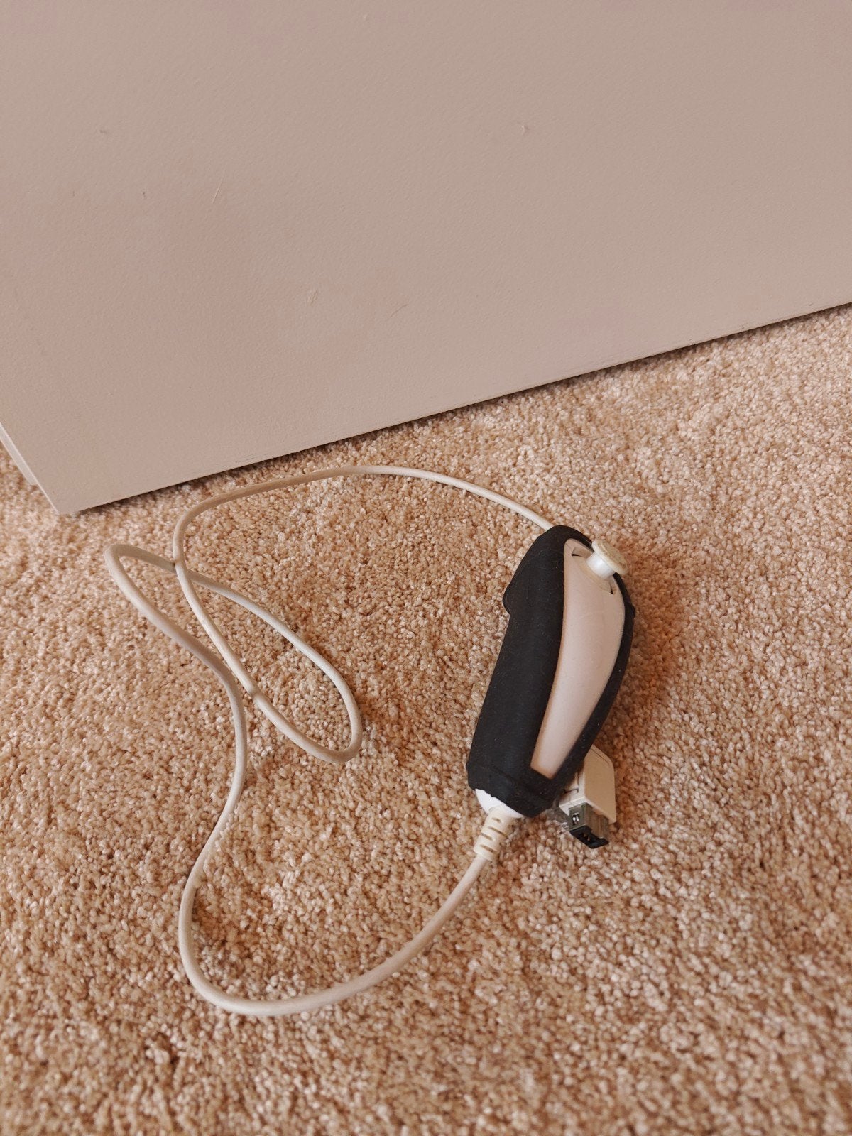 Wii Nunchuk Controller - Wit met Zwarte Hoes, Ophalen of Verzenden, Gebruikt, Met 1 controller