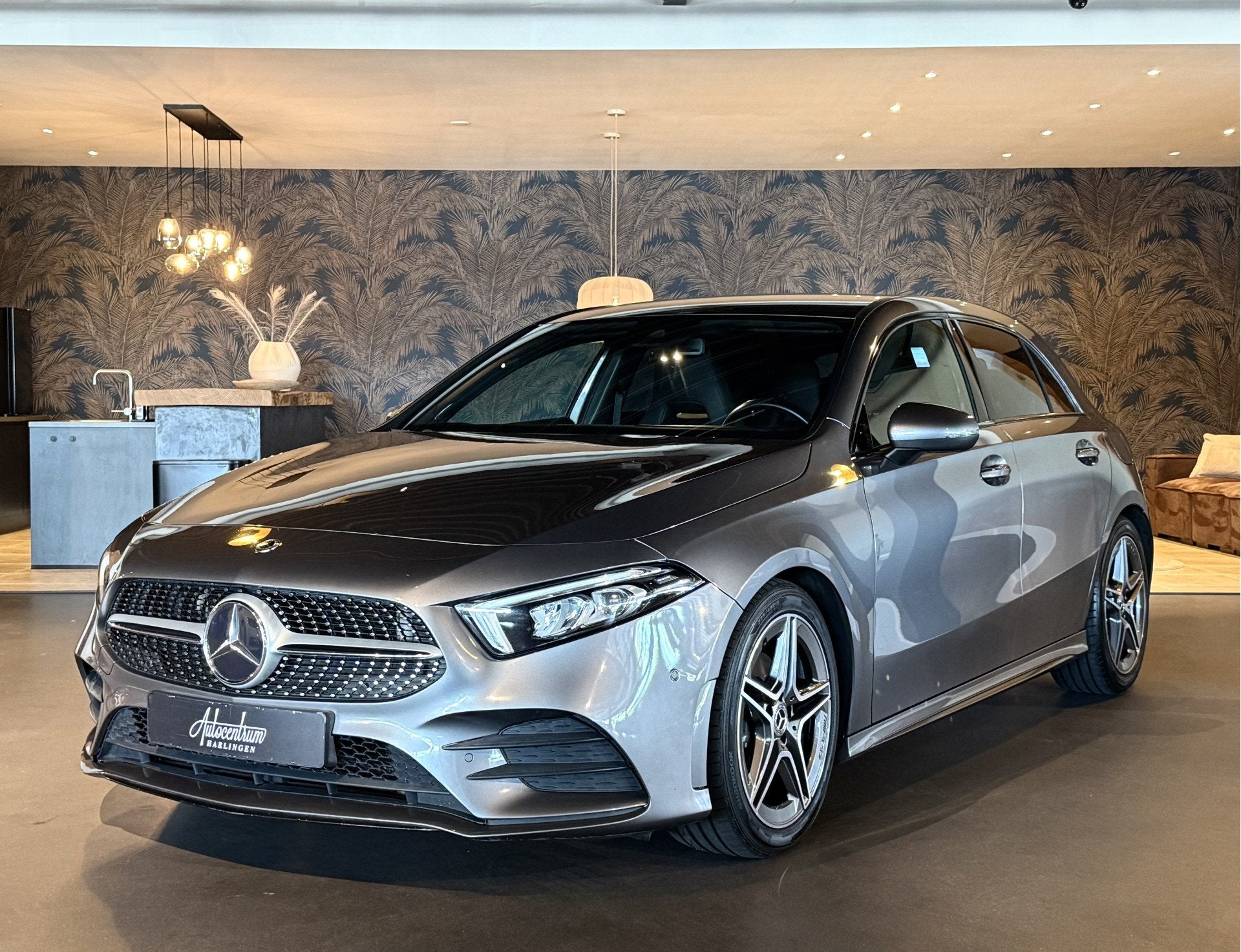 Mercedes-Benz A-Klasse 200 AMG Pakket I Automaat I WideScree, Auto's, Gebruikt, 4 cilinders, 1600 kg, 685 kg
