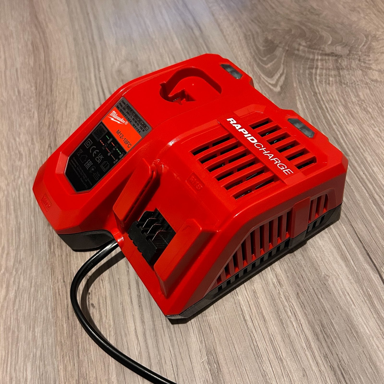 Foto 7 van Nieuwe Milwaukee M18 Fuel slagmoersleutel powerset.
