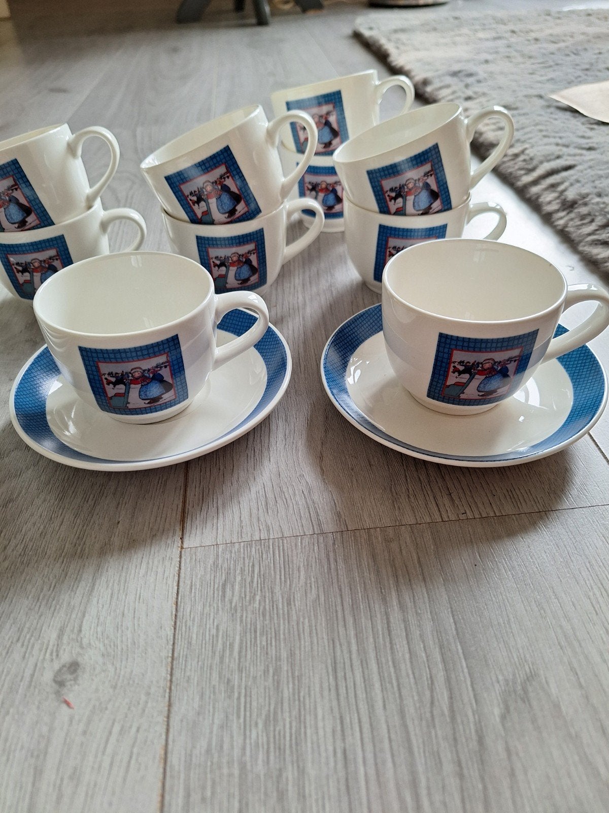 11 kop en schotels DE, Gebruikt, Ophalen of Verzenden, Overige stijlen, Kop(pen) en/of Schotel(s)