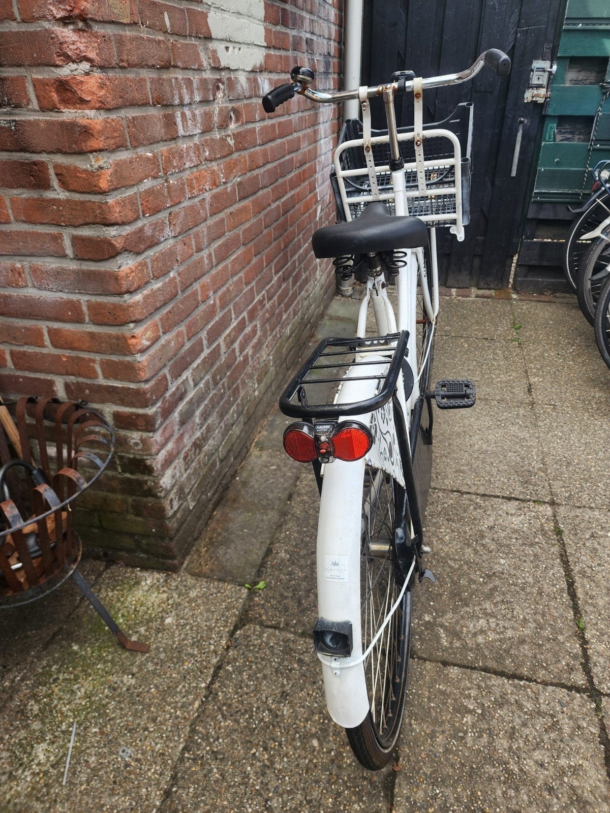 Witte damesfiets met voordrager en krat, Terugtraprem, Ophalen, Overige merken, 53 tot 56 cm