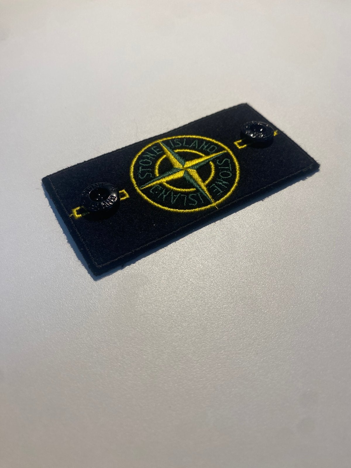 St island badge (black ghost & classic), Verzamelen, Speldjes, Pins en Buttons, Ophalen of Verzenden, Zo goed als nieuw, Overige onderwerpen