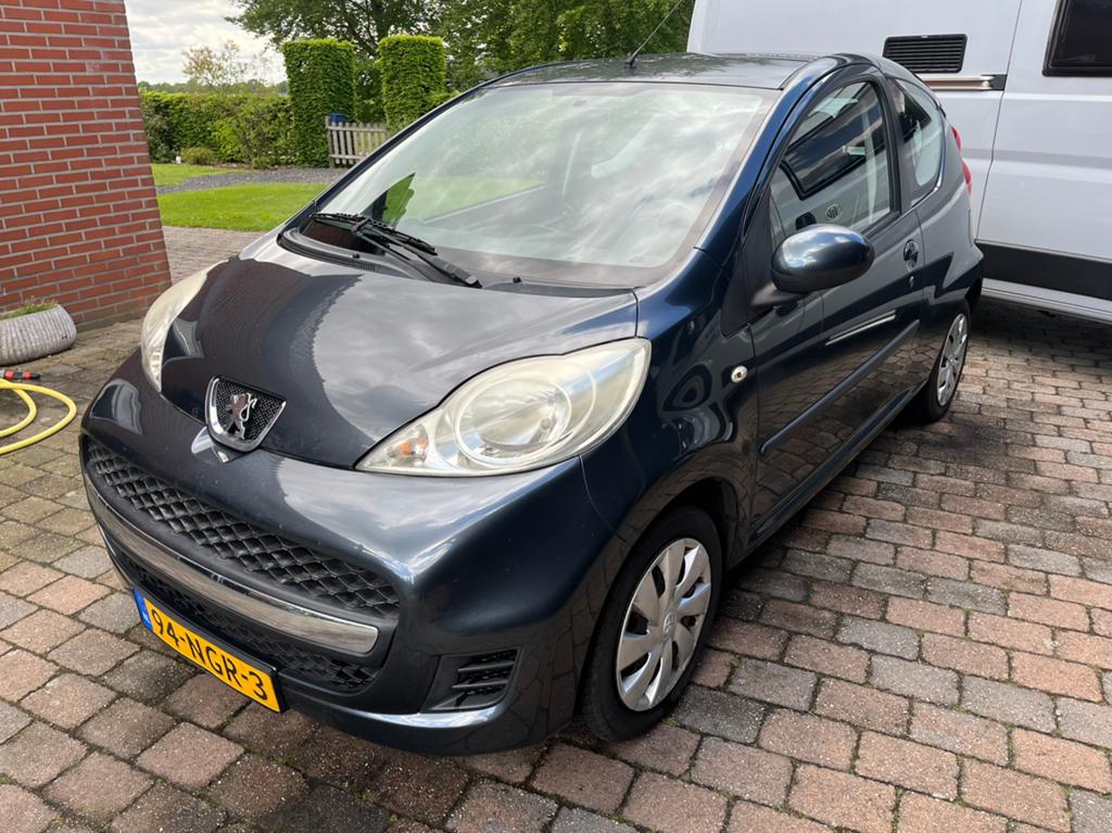 Peugeot 107 2010, Voorwielaandrijving, 4 stoelen, 68 pk, Origineel Nederlands