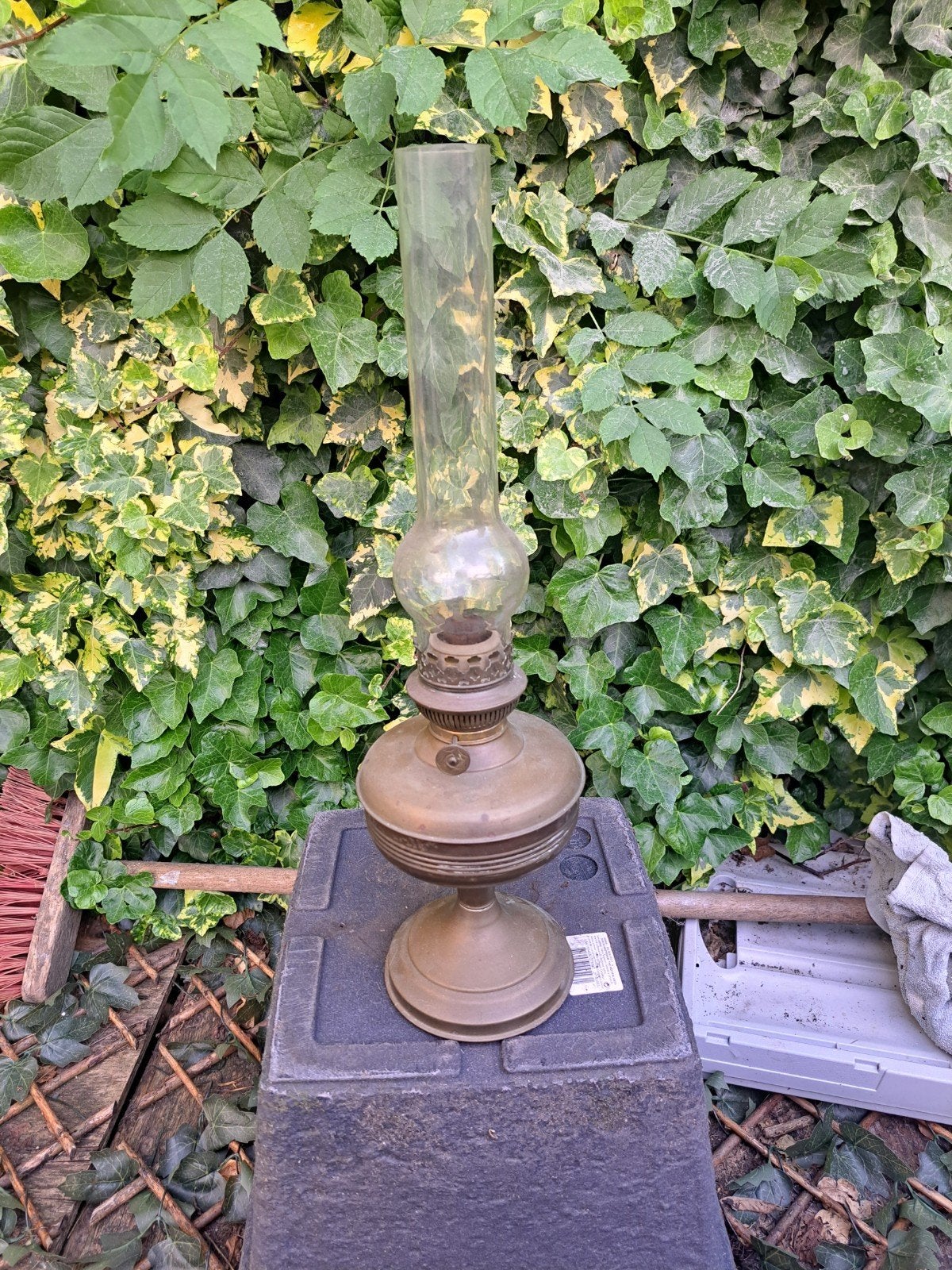 Antieke Koperen Olielamp met Glazen Kap, Antiek en Kunst, Antiek | Lampen, Ophalen of Verzenden