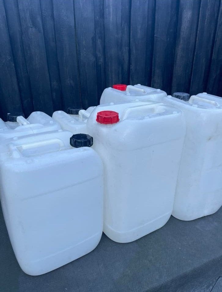 Jerrycans 20 en 25 L, Minder dan 75 liter, Ophalen, Zo goed als nieuw