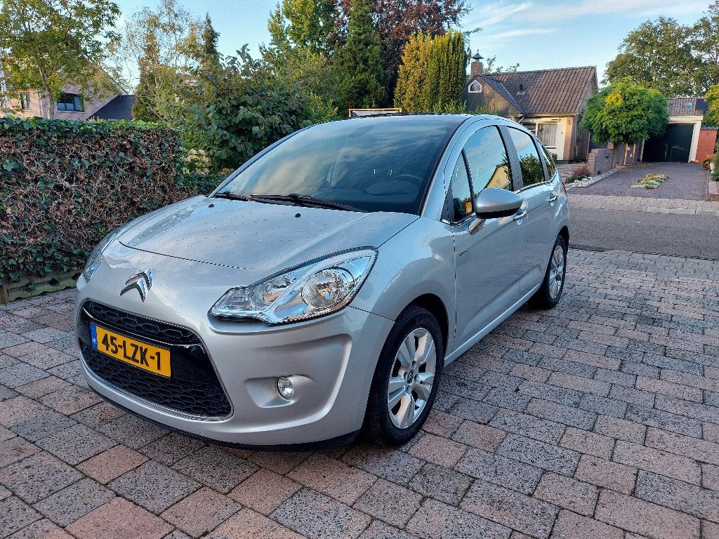 Citroën C3 1.6 VTI Exclusive Automaat, Auto's, Stof, Zwart, 4 cilinders, 49 €/maand