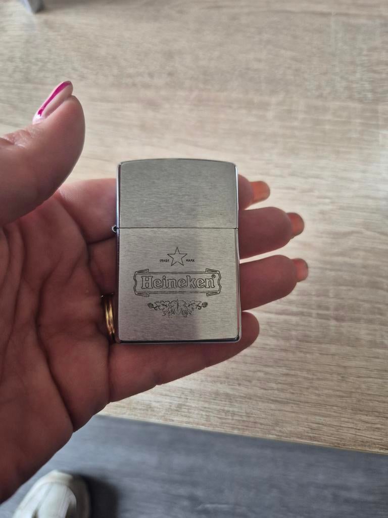 Heineken Zippo aansteker - Voor de verzamelaar, Verzamelen, Rookartikelen, Aanstekers en Luciferdoosjes, Verzenden, Zo goed als nieuw