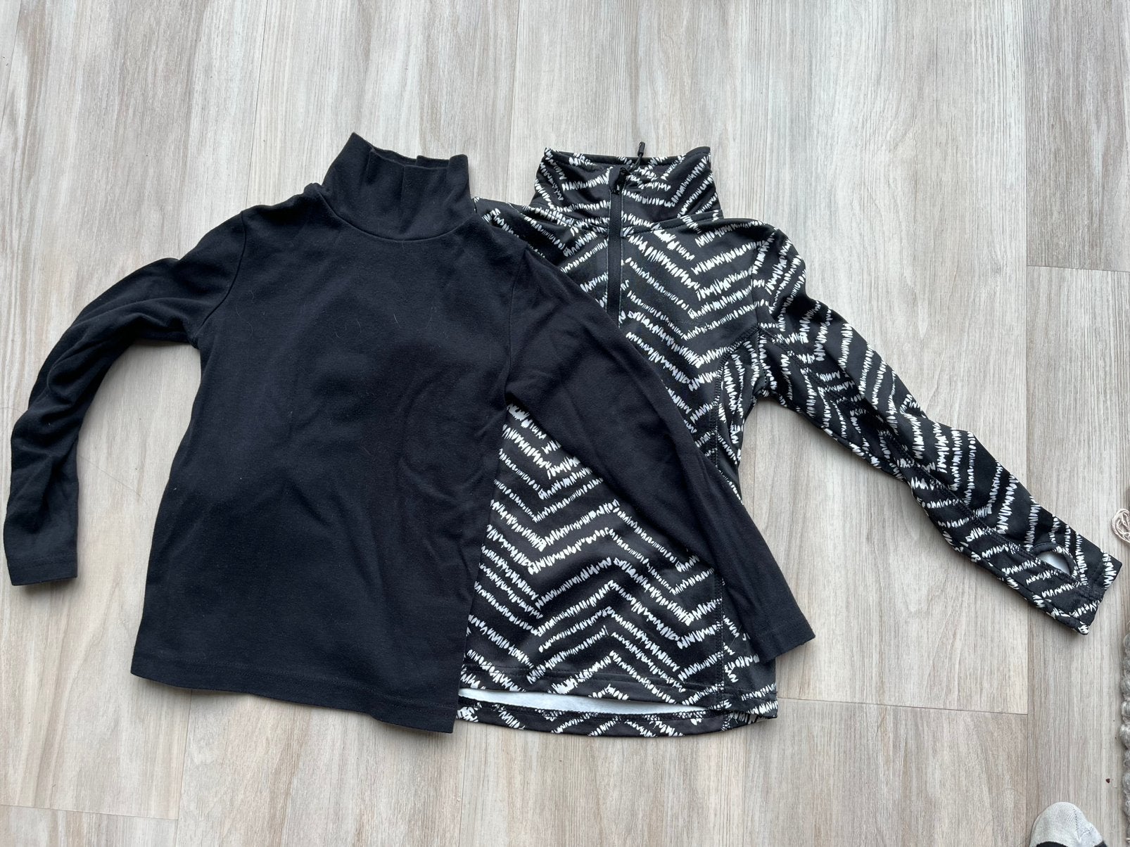 Twee skishirts en 3 paar skisokken, Ophalen of Verzenden, Zo goed als nieuw, Jongen of Meisje, Nacht- of Onderkleding