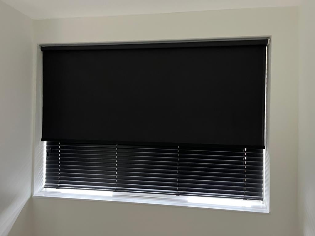 Rolgordijn verduisterend, Ophalen, Zwart, Zo goed als nieuw, 200 cm of meer