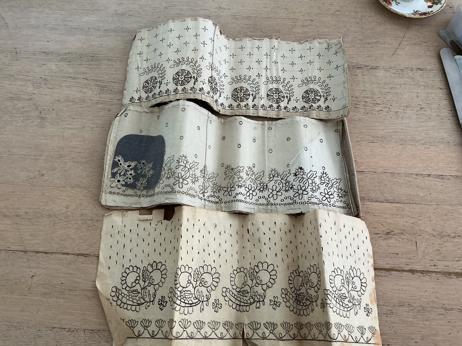 Antieke patronen kantstrook klederdracht muts.Museum.Uniek, Ophalen of Verzenden, Zo goed als nieuw, Shirt