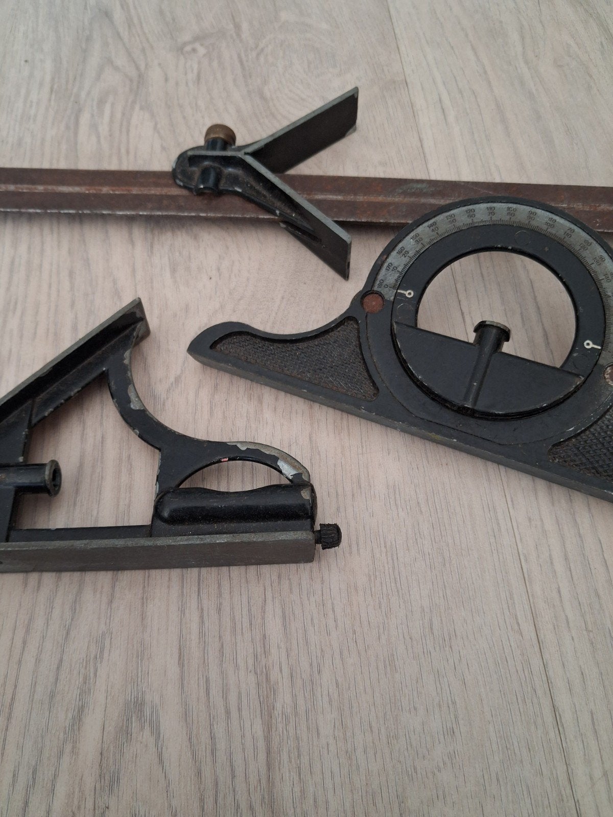 Oud Meet Gereedschap, Ophalen