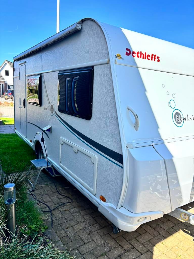 Nette Dethleffs New Line caravan met mover en airco, Caravans en Kamperen, Caravans, Kachel, Treinzit, Particulier, Dethleffs