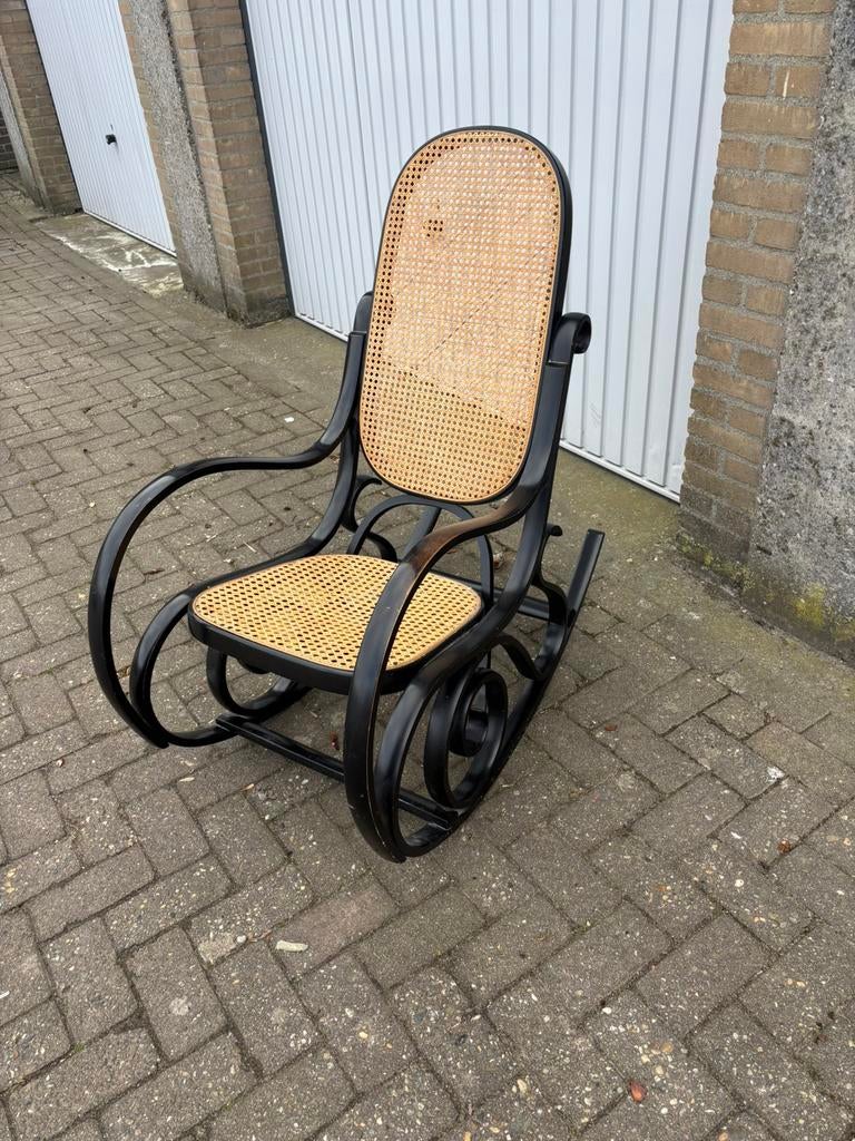 Thonet stijl schommelstoel, Huis en Inrichting, Stoelen, Ophalen, Gebruikt, Zwart, Thonet