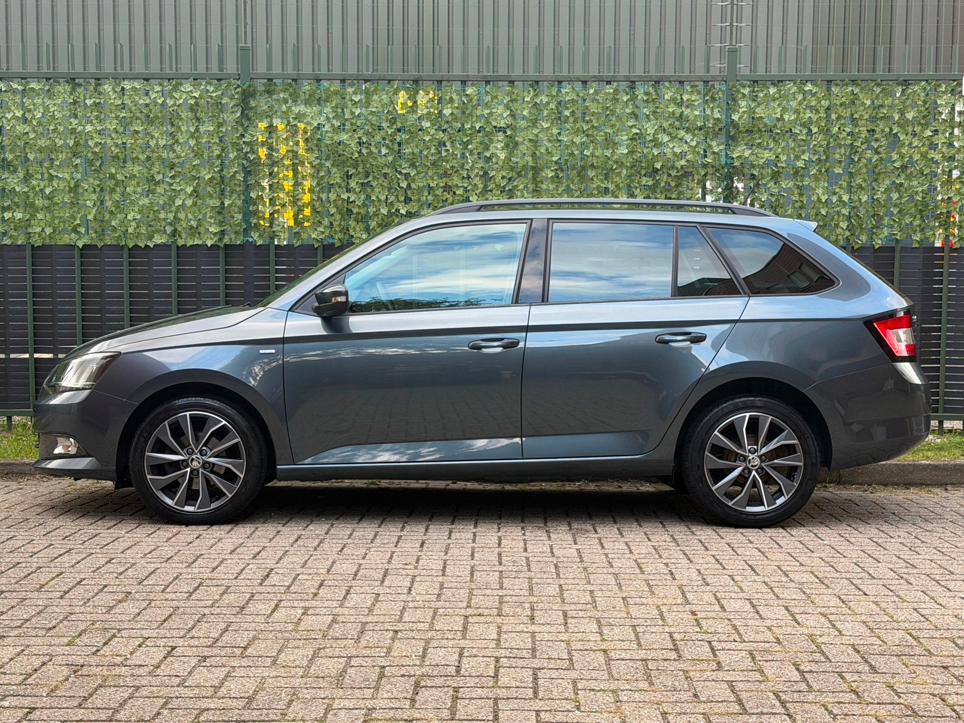 Foto 2 van Skoda Fabia Combi 1.0 TSI Drive grijs 2017 CRUISE|NAVI|NAP