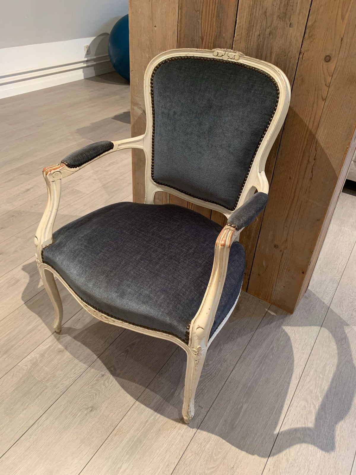 Antieke Franse fauteuil met blauwe bekleding, Ophalen