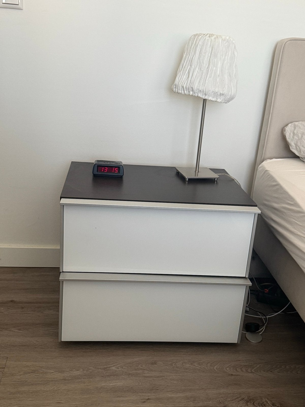 2 Moderne nachtkastje met twee lades, Ophalen, Gebruikt, 45 tot 65 cm, Minder dan 55 cm