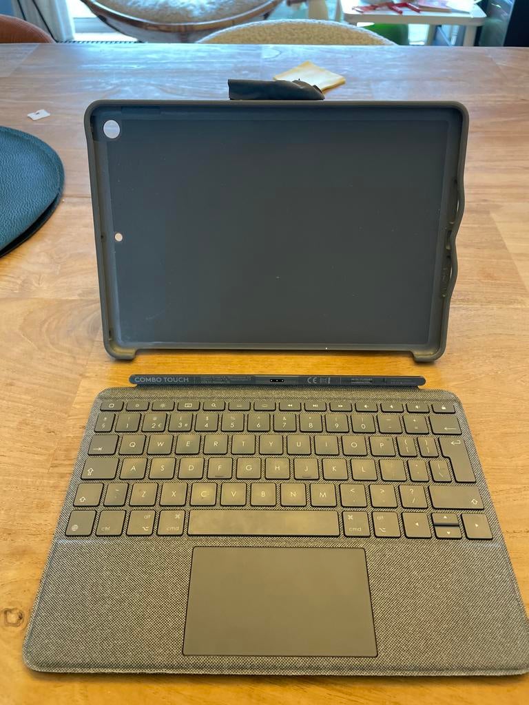 Logitech Combo Touch toetsenbord voor iPad, Computers en Software, Apple iPads, Zo goed als nieuw, Apple iPad, 10 inch, 64 GB