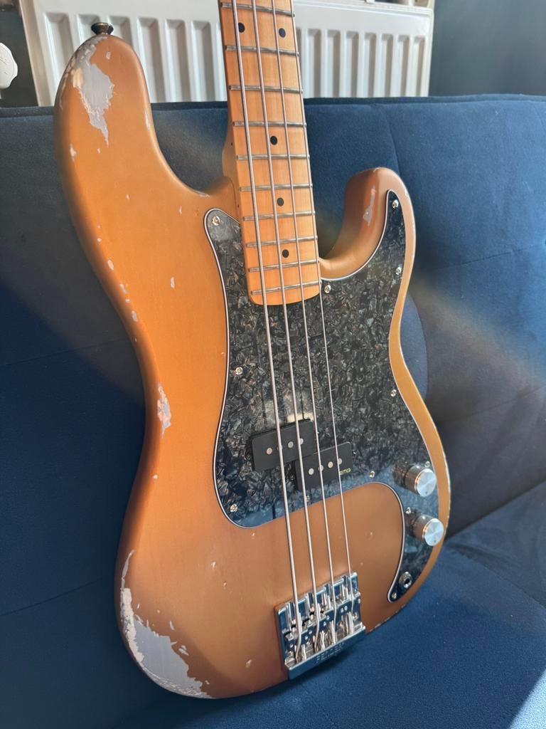 Lichtgewicht Relic P bass | EMG Geezr | Paulownia body, Muziek en Instrumenten, Snaarinstrumenten | Gitaren | Bas, Ophalen, Zo goed als nieuw