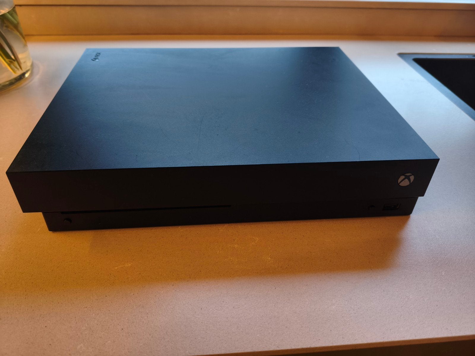 Xbox One X 1TB 4K Defect

werkt voll, Spelcomputers en Games, Ophalen of Verzenden, Zonder controller, 1 TB, Niet werkend