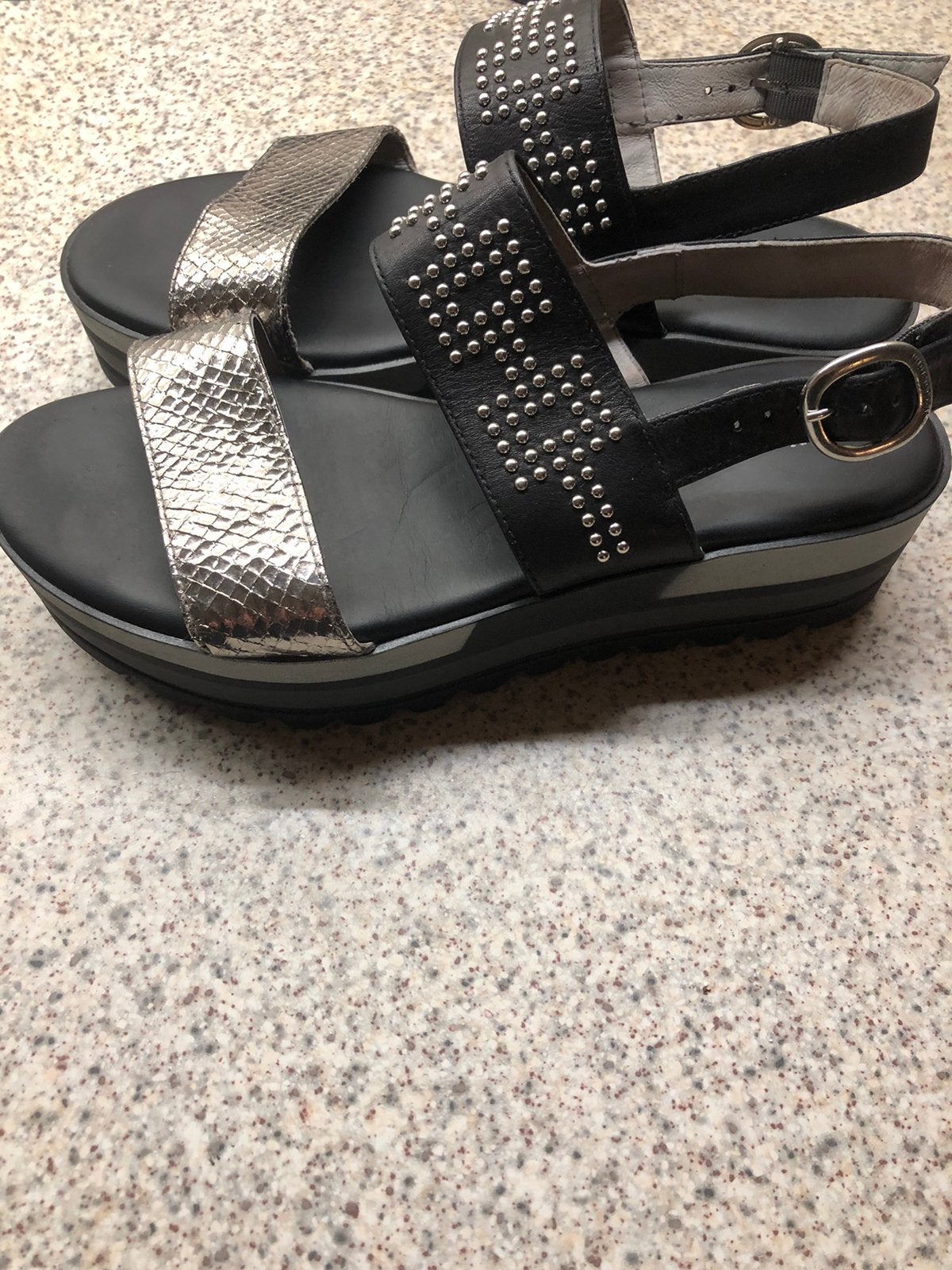 Mooie sandalen van Nero Giardini  maat 38, Ophalen of Verzenden, Zo goed als nieuw, Zwart, Sandalen of Muiltjes
