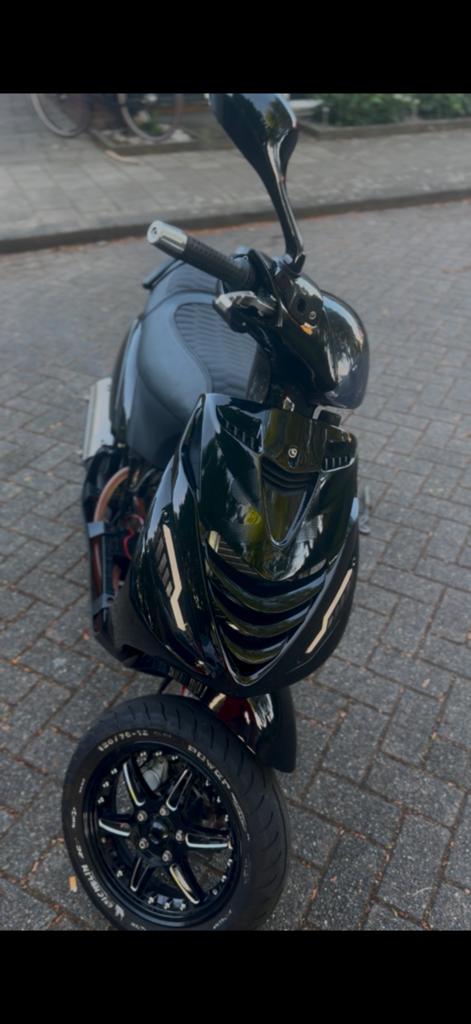 Zip dd lc 150cc, Ophalen of Verzenden, Zo goed als nieuw, Benzine, Zip
